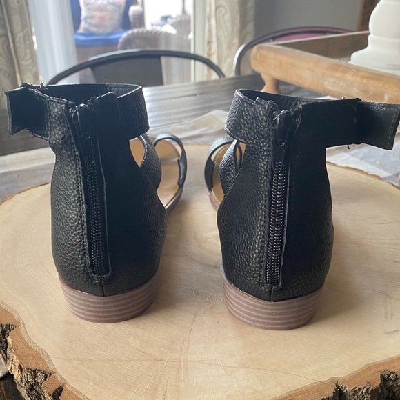 BCBGeneration Toe Loop Ankle Buckle Sandals NWOT - Picture 7 of 10